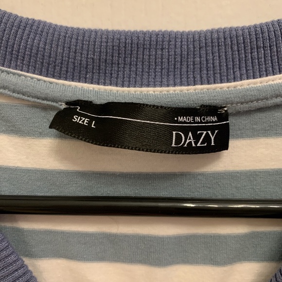 DAZY STRIPED SHOULDER TEE - Picture 4 of 4